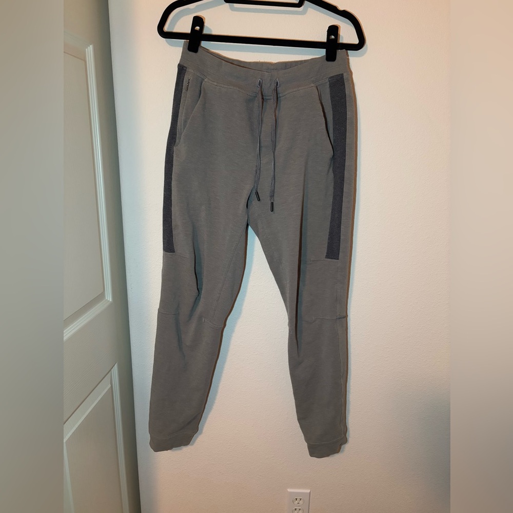 Lululemon Men’s Medium Gray Joggers